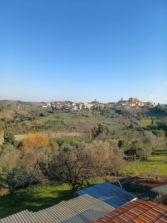 Casa Vacanze L'Acquerello Lari المظهر الخارجي الصورة