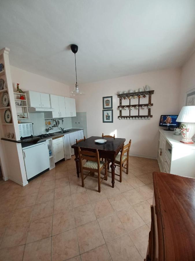 Casa Vacanze L'Acquerello Lari المظهر الخارجي الصورة