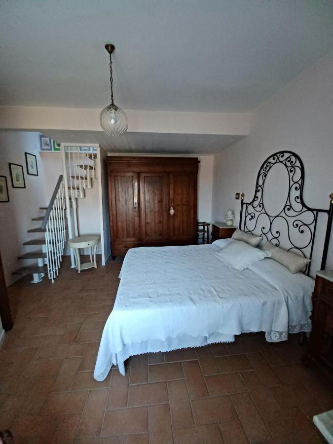 Casa Vacanze L'Acquerello Lari المظهر الخارجي الصورة