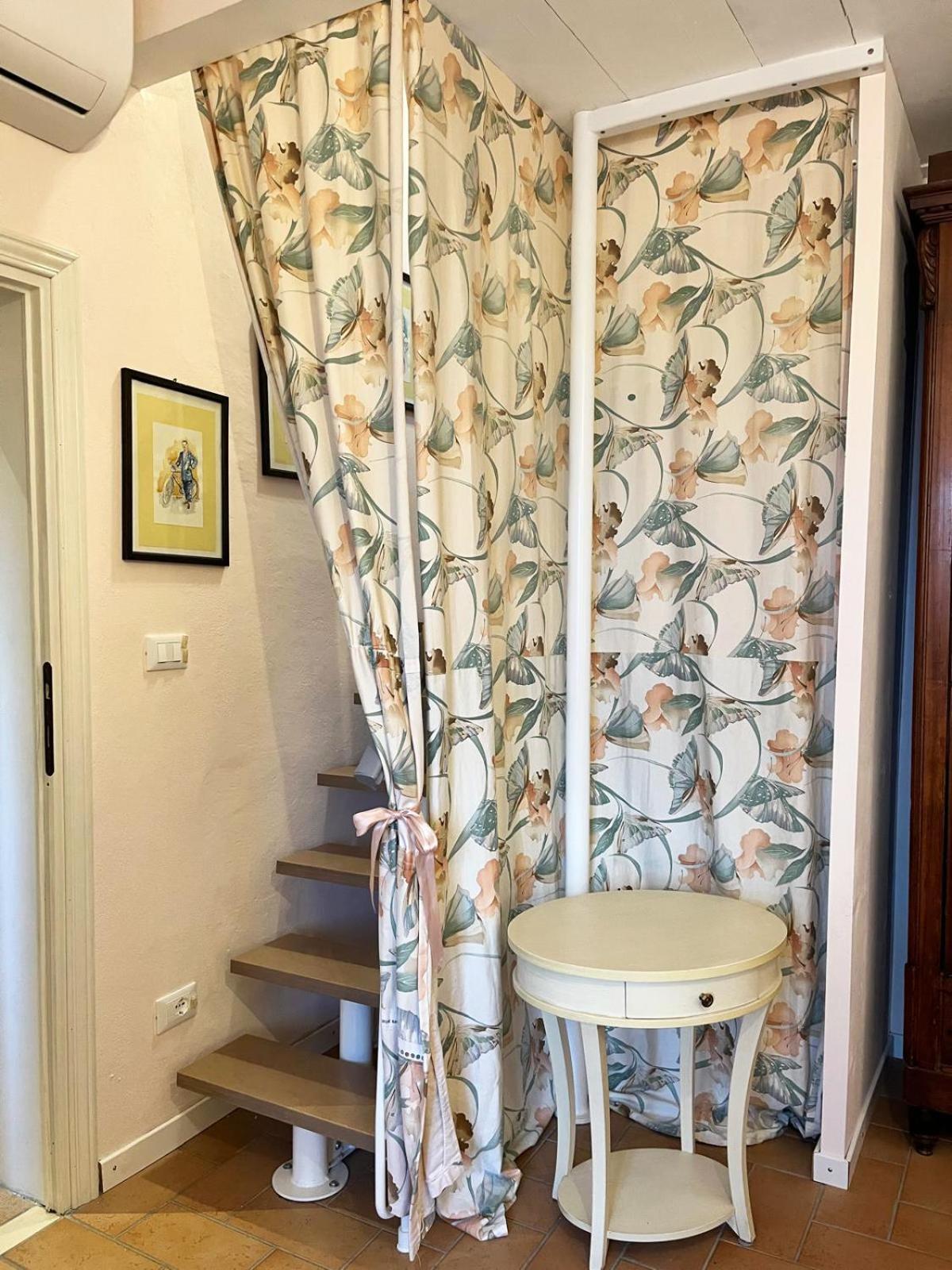 Casa Vacanze L'Acquerello Lari المظهر الخارجي الصورة